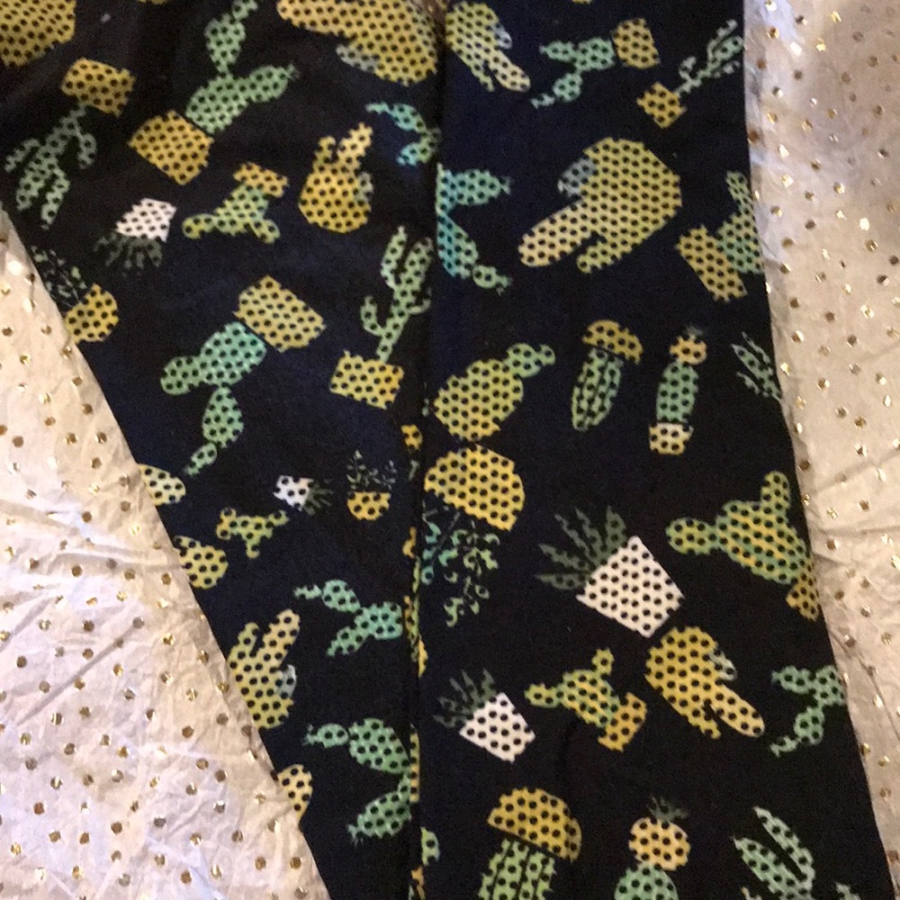 LulaRoe One Size Leggings Never worn